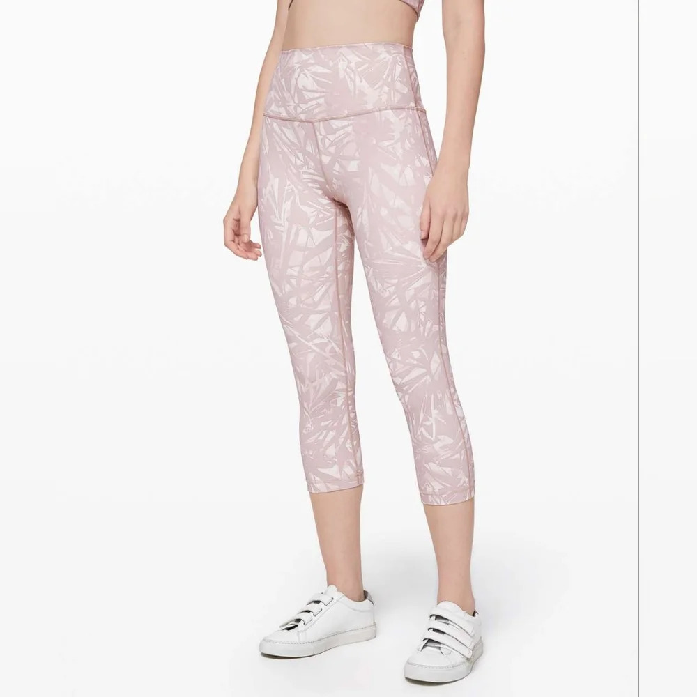 Lululemon Wunder under crop  high rise 21" shadow leaf light Ivory size 6